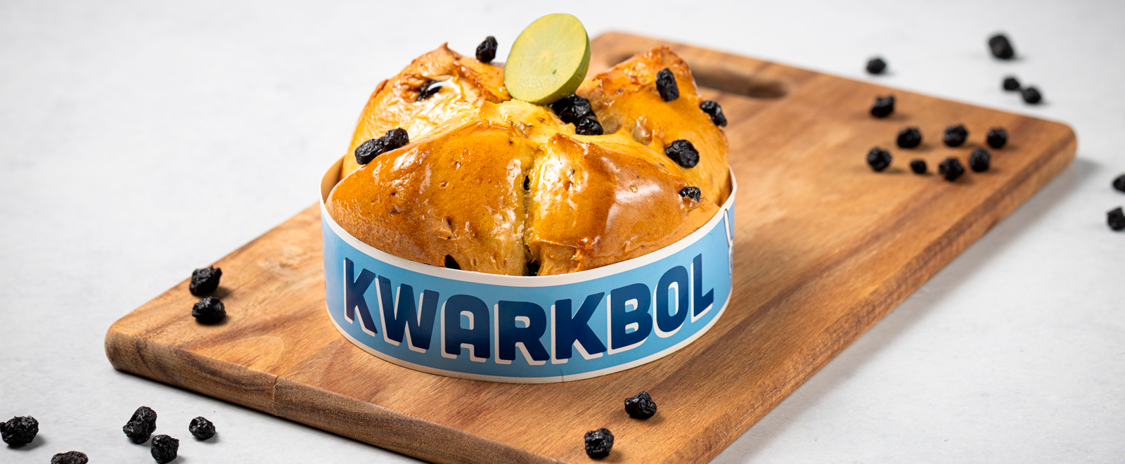Kwarkbol-blauwe-bes-limoen-1600x660px